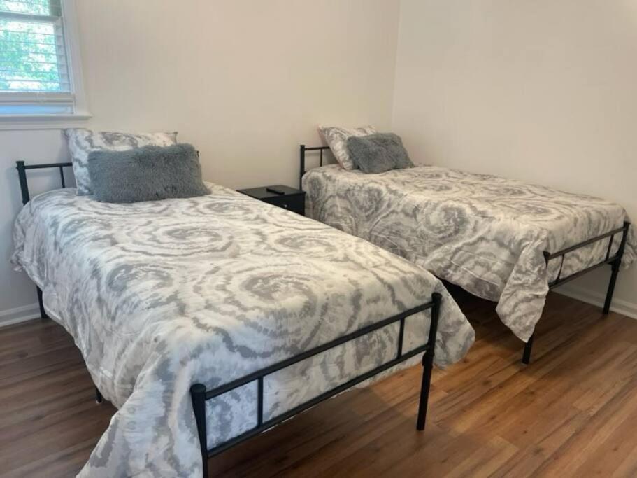 Modern Home Steps To Historic Downtown ソールズベリー エクステリア 写真