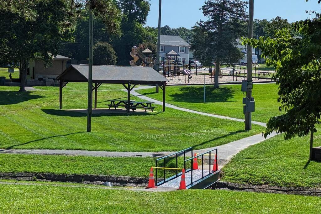 Modern Home Steps To Historic Downtown ソールズベリー エクステリア 写真